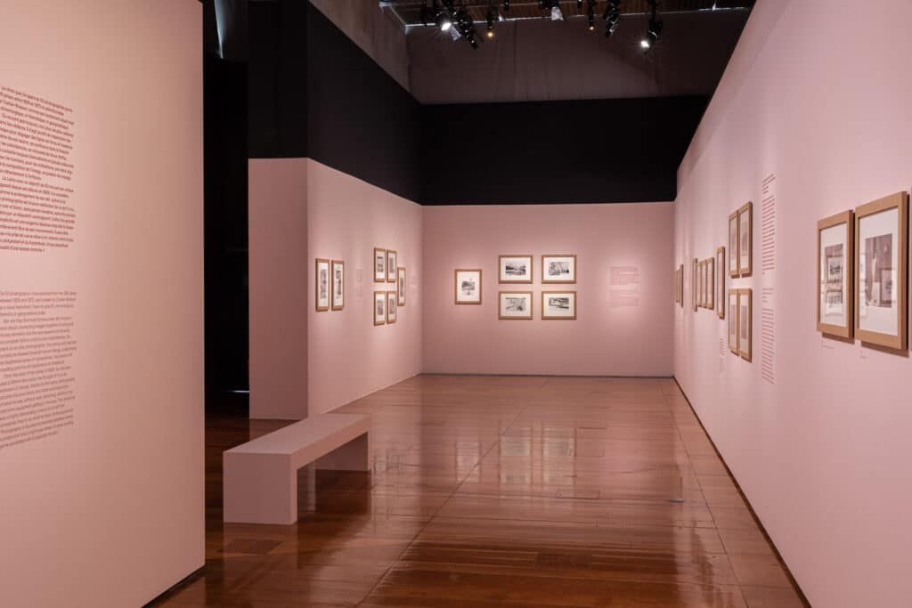 Espace scénographie photo d'exposition Cartier Bresson Paris